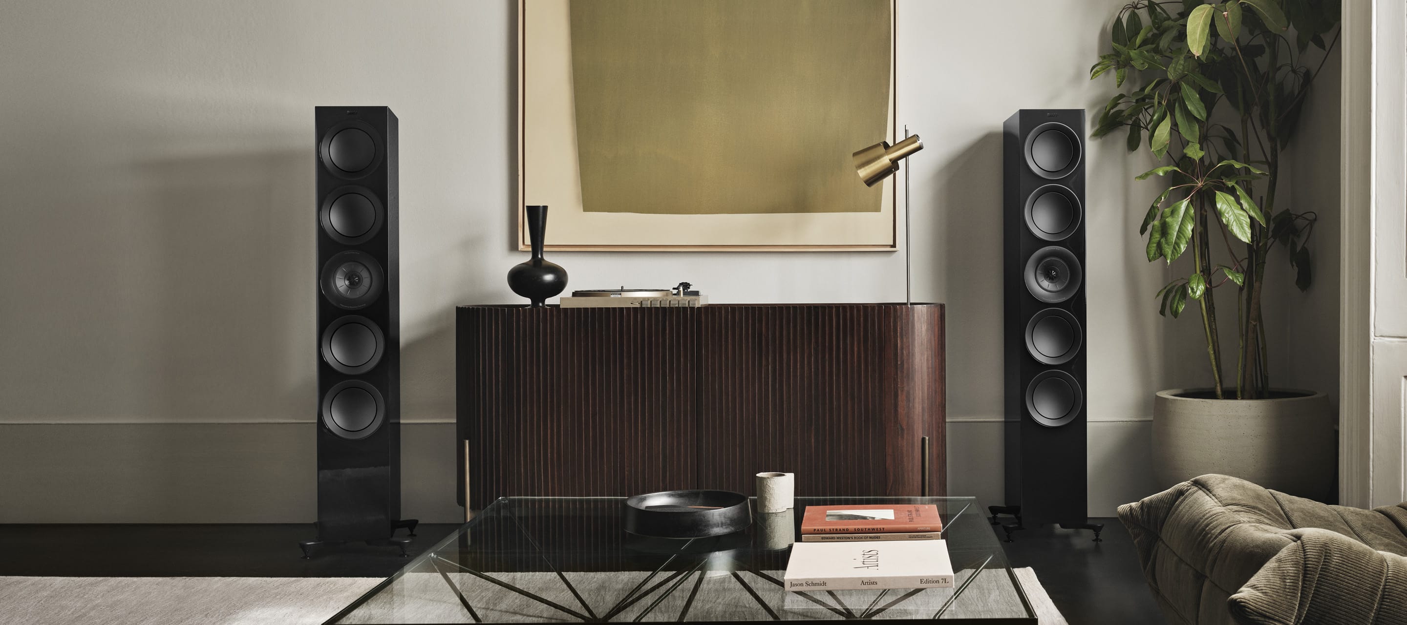 KEF R Meta living
