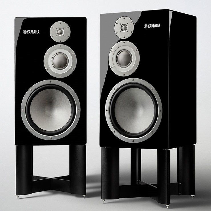 Boxe Yamaha NS-5000 negre, vedere frontală, difuzoare mari și medii vizibile, logo Yamaha în colț.