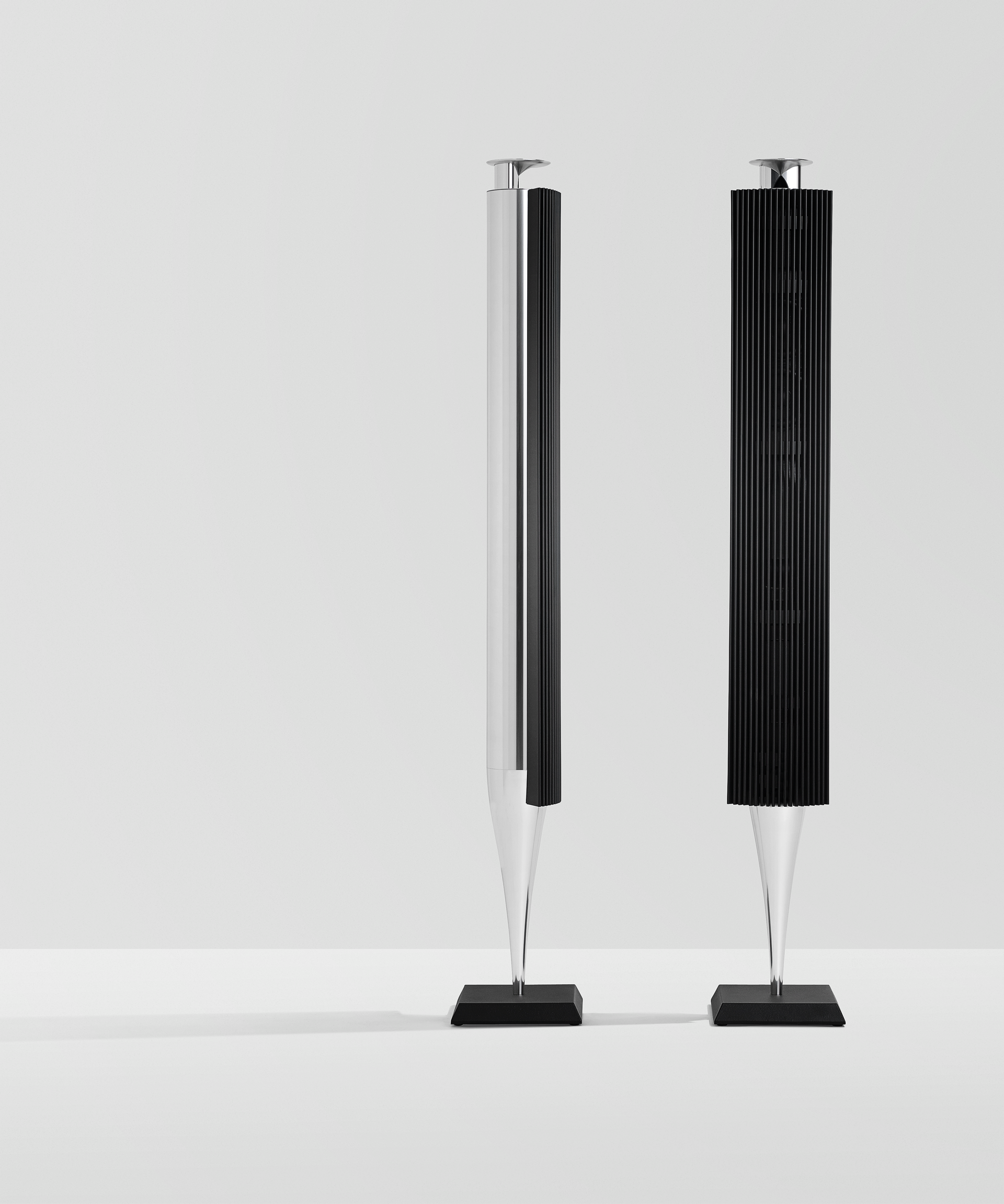 Bang & Olufsen Beolab 18 Boxe active - Pereche Silver Black, imagine oficială 1.