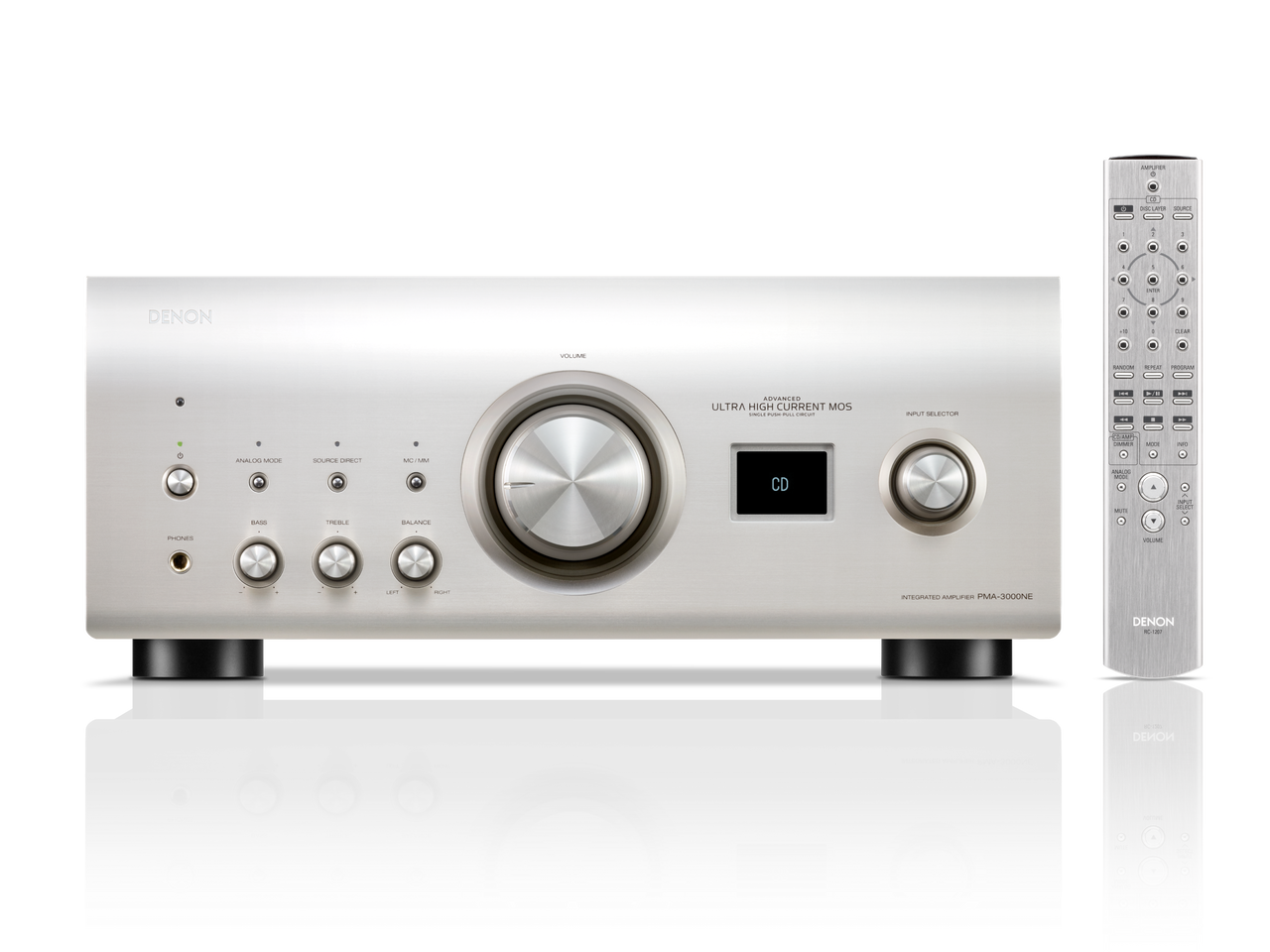Denon PMA-3000NE Amplificator, vedere frontală, argintiu, butoane de control volum, bas, treble, balans, selector intrare, afișaj CD, telecomandă inclusă.