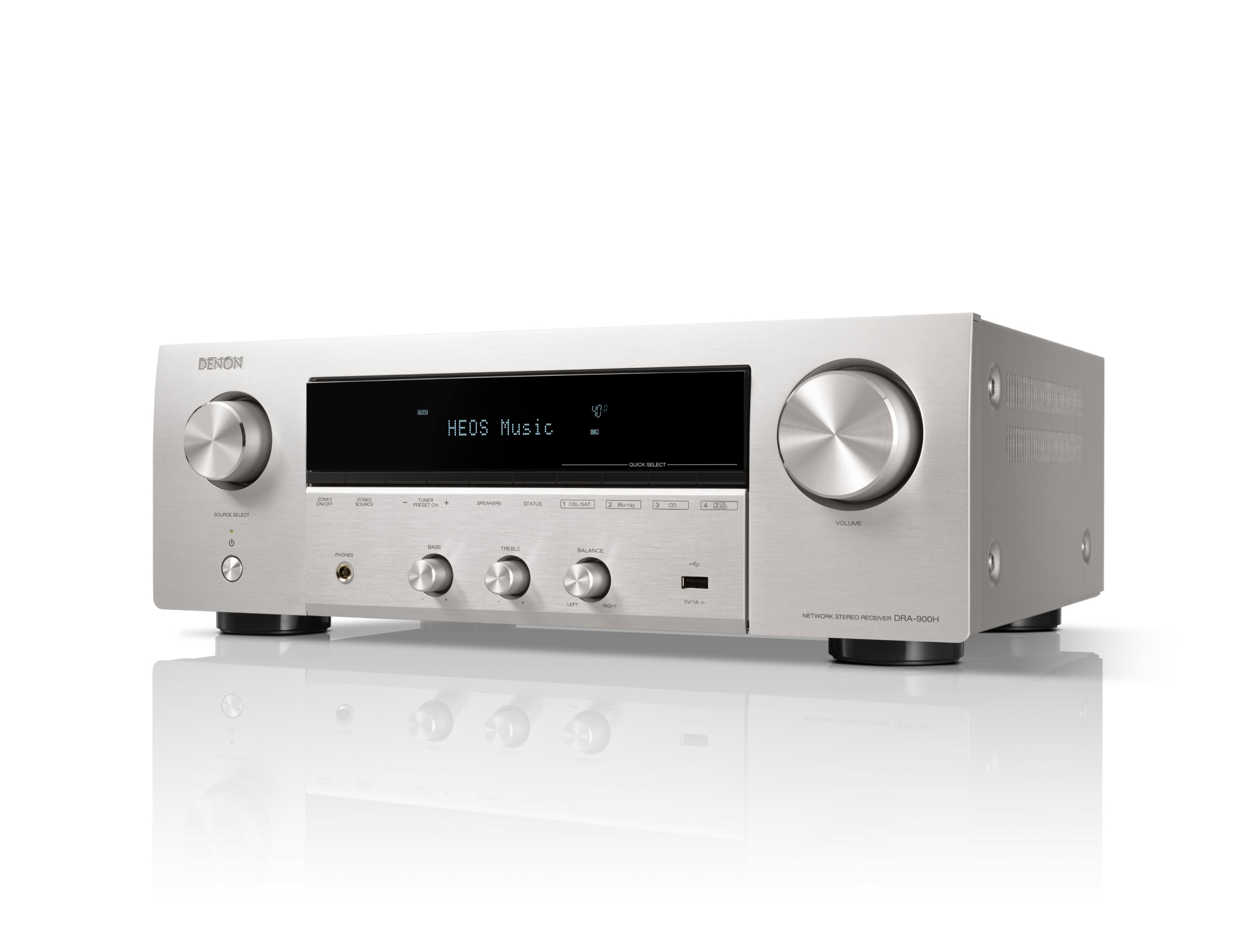 Receivor AV Denon DRA-900H argintiu, vedere din stânga față, afișaj HEOS Music, butoane control vizibile.