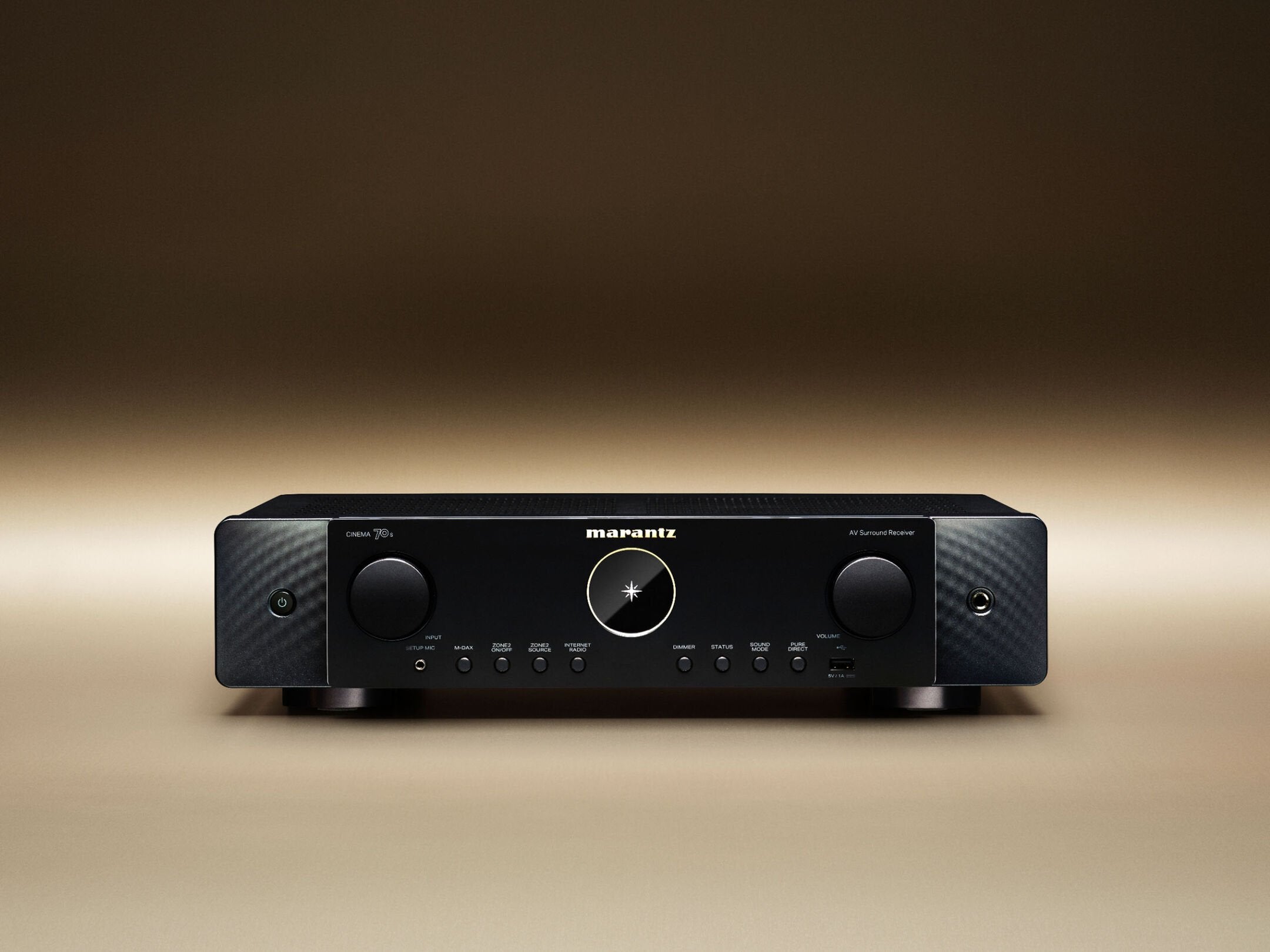 Receivere AV Marantz Cinema 70s negru, vedere frontală, butoane de control și port USB vizibile.