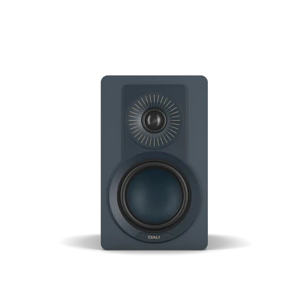 Boxă de raft Dali Kupid Chilly Blue, vedere frontală, difuzor bass și tweeter vizibile pentru home audio.
