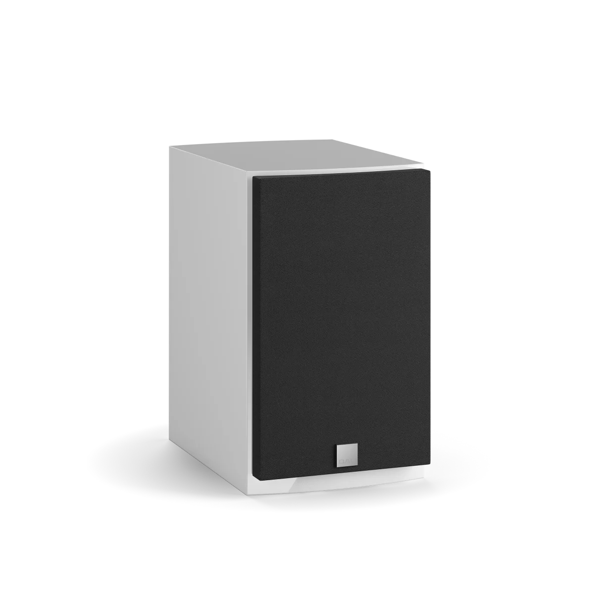 Boxa Dali MENUET albă cu grilaj negru, vedere laterală. Detalii clare ale finisajului și designului compact.