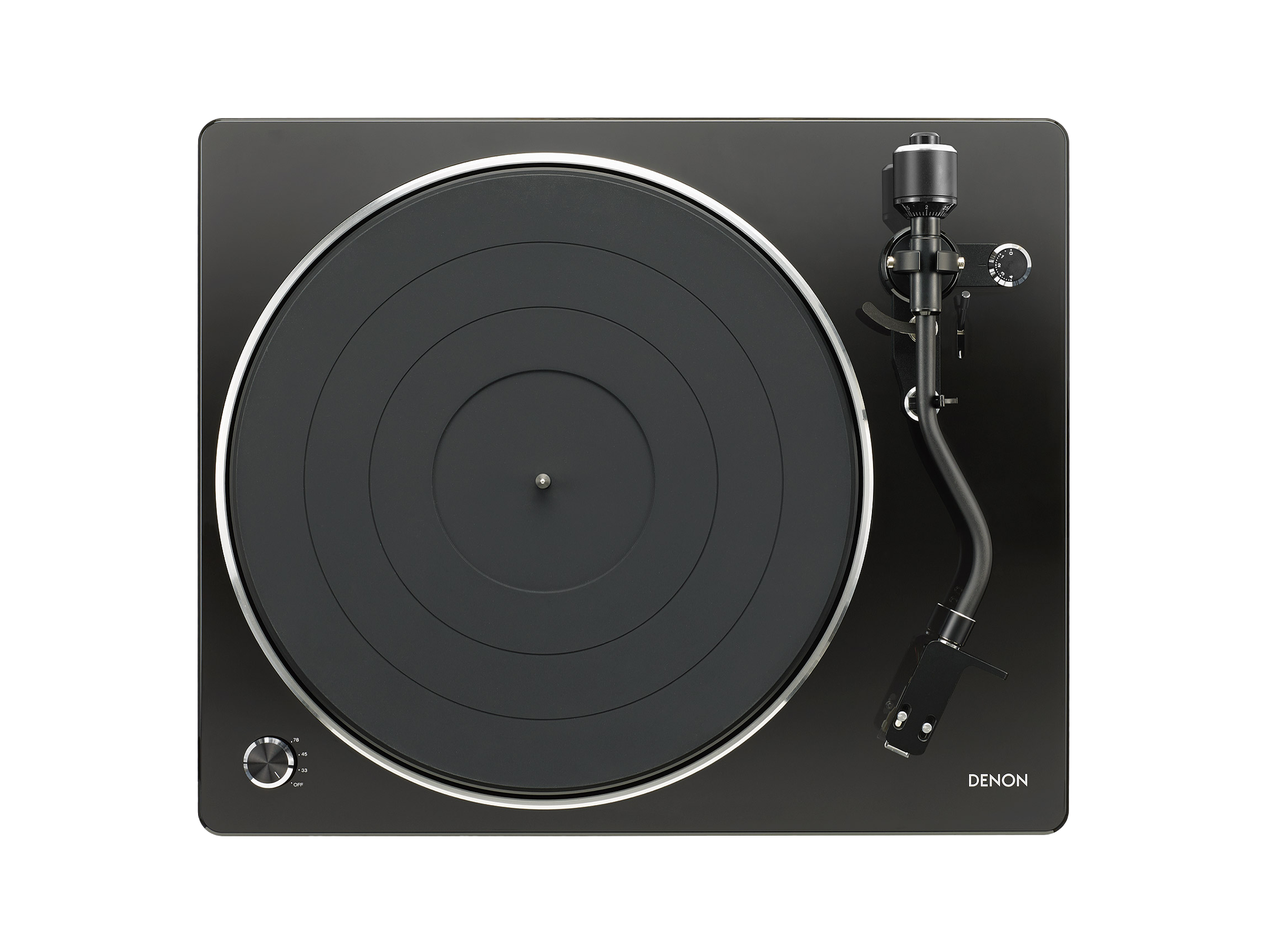Denon DP-450USB Pick-Up negru, vedere de sus. Prezintă platoul și brațul tonomatului, selector viteză.