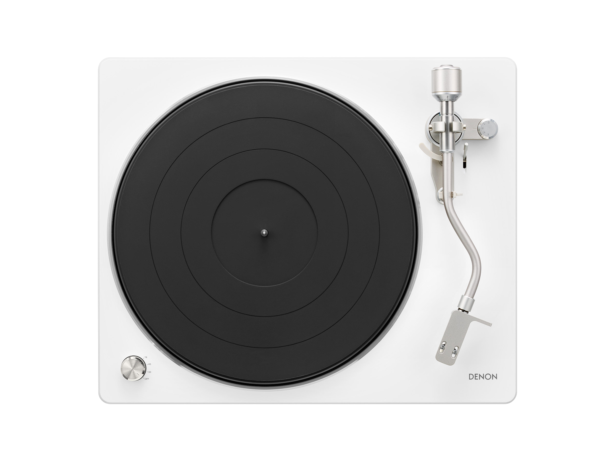 Denon DP-450USB Pick-Up alb, vedere de sus. Prezintă platanul negru și brațul de ton argintiu.