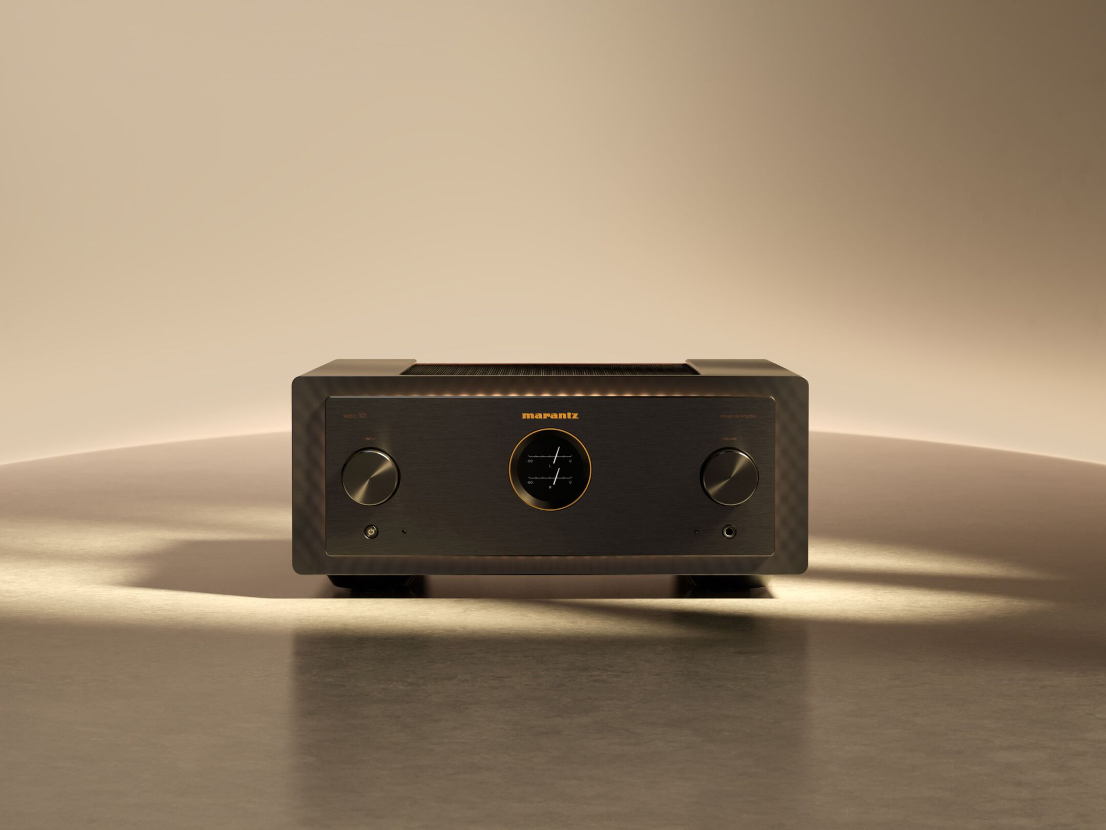 Amplificator Marantz Model 10, vedere frontală, culoare neagră, cu două butoane rotative și afișaj central.