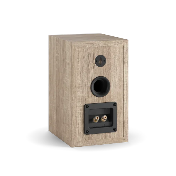 Spatele boxei Dali OBERON 1, culoare stejar deschis, cu port bass reflex și conectori audio vizibili.