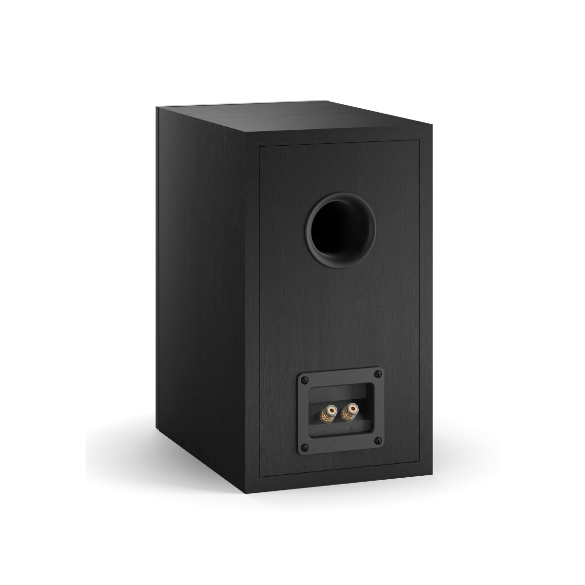 Spatele boxei Dali OBERON 3, culoare Black Ash, arată portul bass reflex și conectorii pentru cabluri.