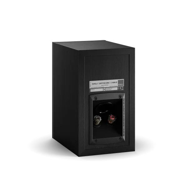 Spatele boxei Dali OPTICON 1 MK2, finisaj negru, cu conectori pentru cabluri și etichetă model.