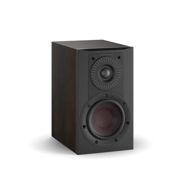 Boxa Dali OPTICON 1 MK2, culoare tobacco oak, vedere frontală, cu difuzor de bas și tweeter vizibile.