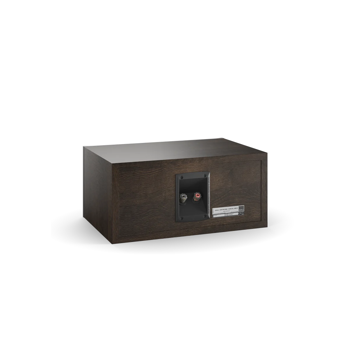Spatele boxei Dali OPTICON VOKAL MK2, finisaj tobacco oak, arată conectorii de intrare și plăcuța cu specificații.