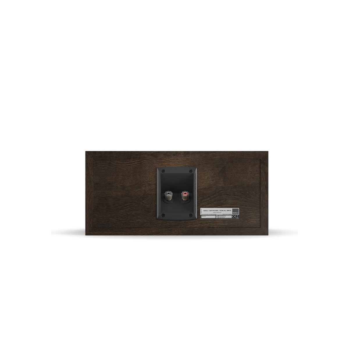 Spatele boxei Dali OPTICON VOKAL MK2 în finisaj tobacco oak, cu conectori pentru cabluri și etichetă specificații.