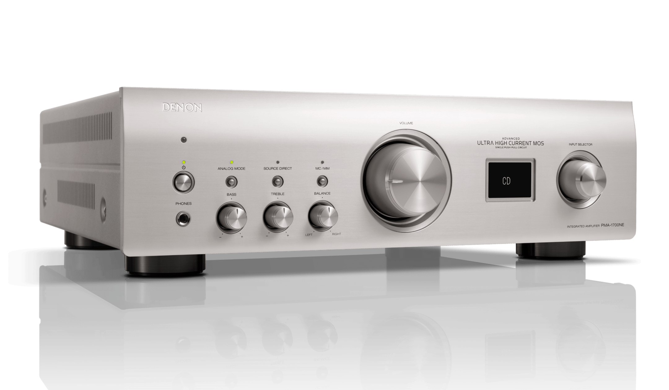 Amplificator Denon PMA-1700NE argintiu, vedere unghiulară. Afișează butoane control volum, intrare CD.