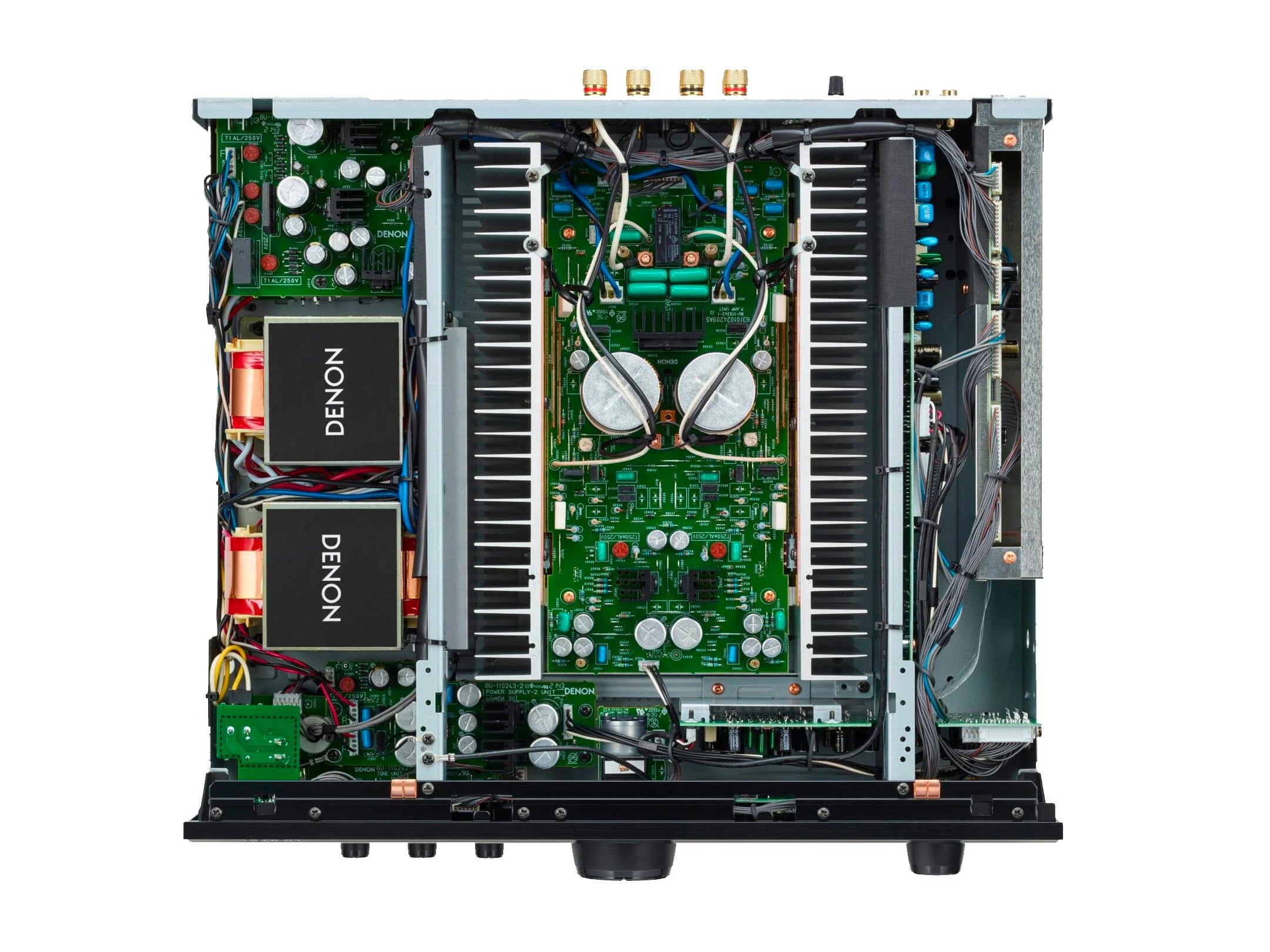 Vedere de sus a interiorului amplificatorului Denon PMA-1700NE, evidențiind componentele electronice și circuitele.