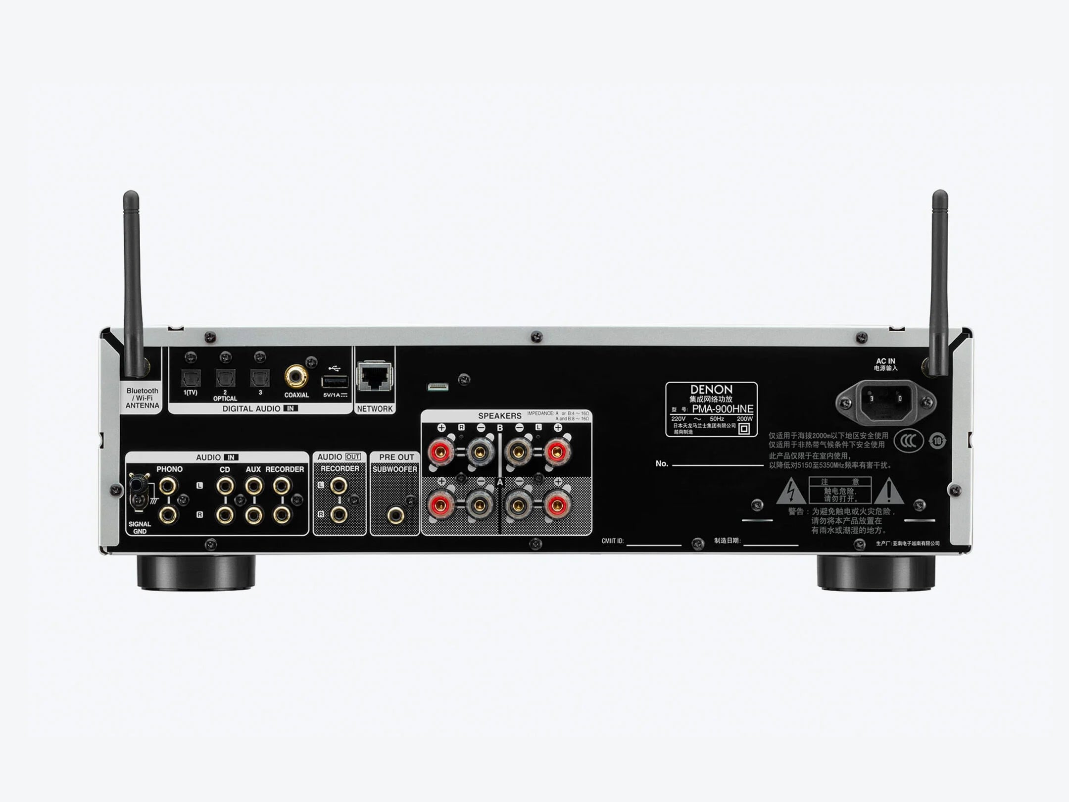 Spatele amplificatorului Denon PMA-900HNE argintiu, arătând conexiuni audio, antene Wi-Fi și porturi RCA.