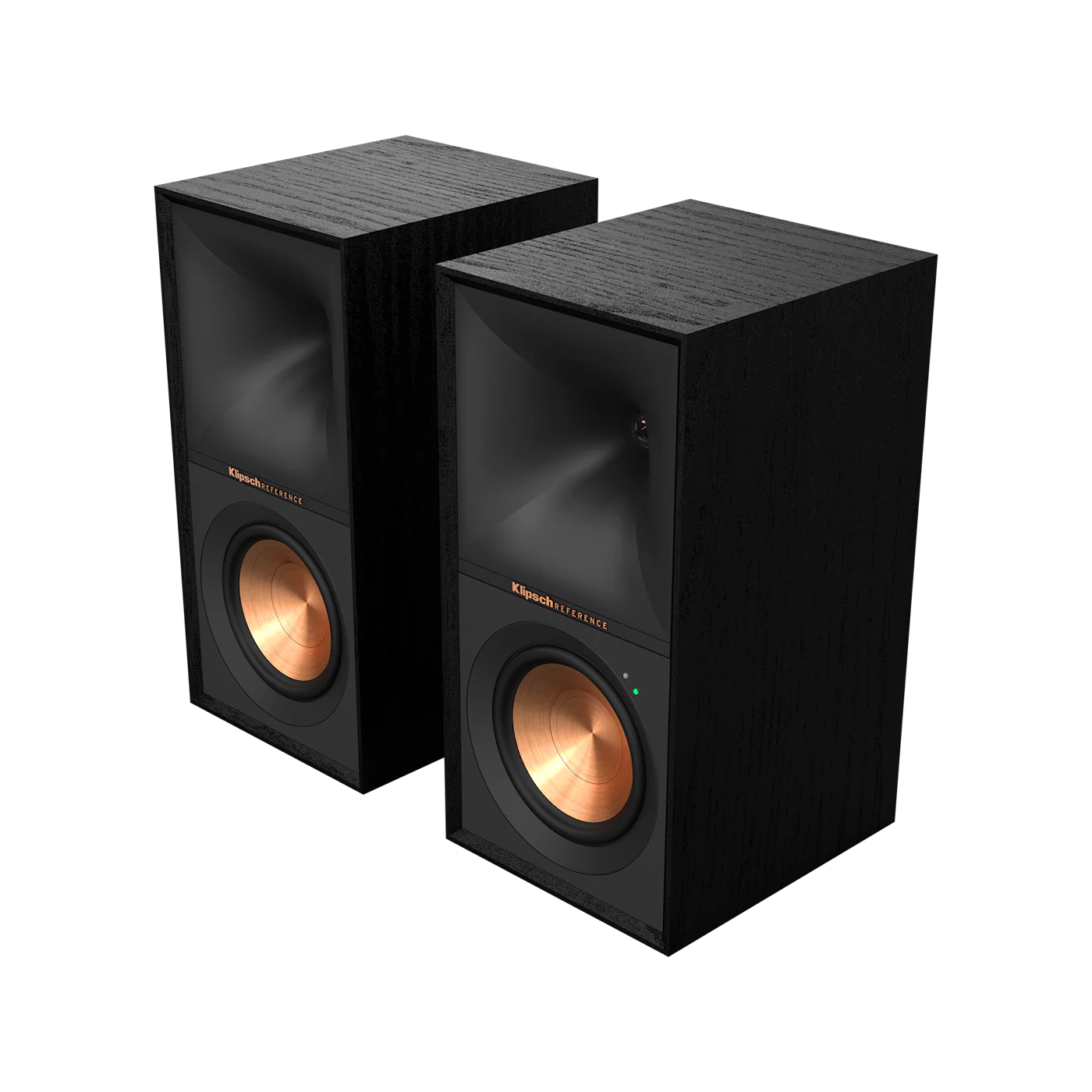 Boxe active Klipsch R-50PM negre, vedere frontală în unghi, difuzoare cu con din cupru și LED activ.