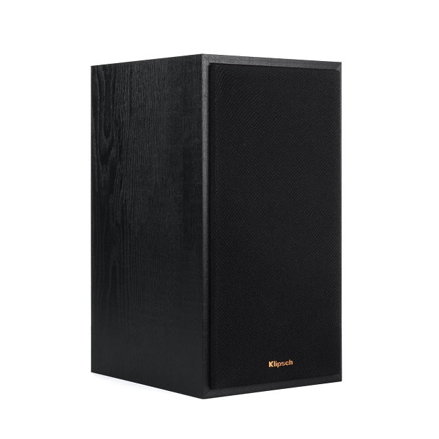 Boxă Klipsch R-51M, vedere unghiulară, culoare negru, grilaj frontal textil, finisaj lemn.