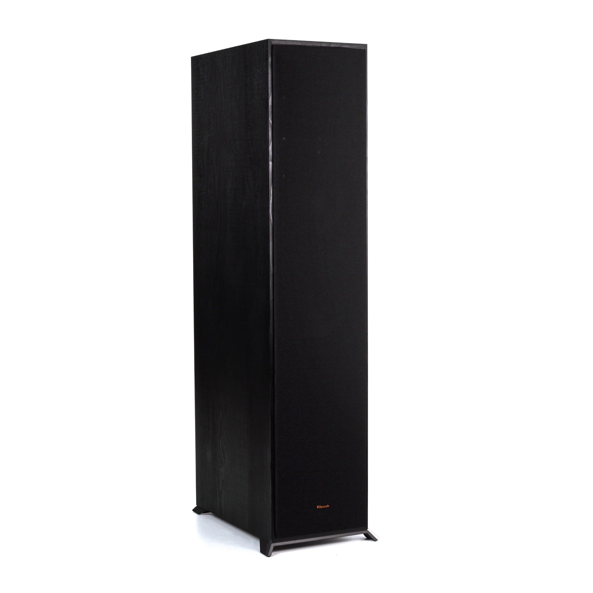 Boxă de podea Klipsch R-820F, vedere unghiulară, grilaj frontal montat, finisaj negru lemn.