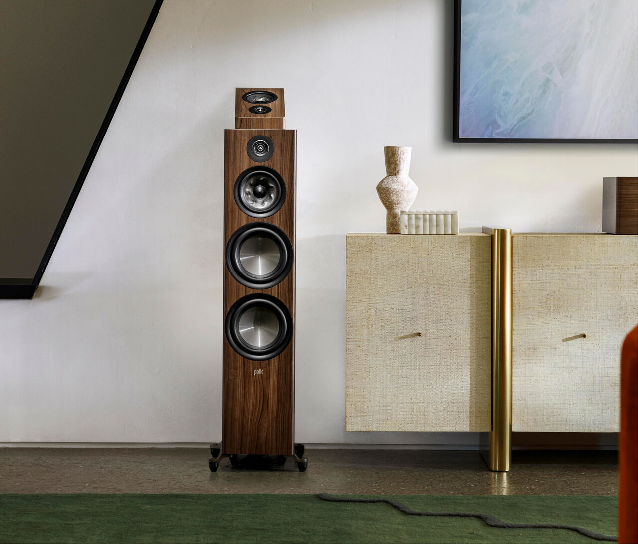 Polk Audio Reserve R700 Boxe de podea maro, vedere frontală. Prezintă două woofere mari și un tweeter.