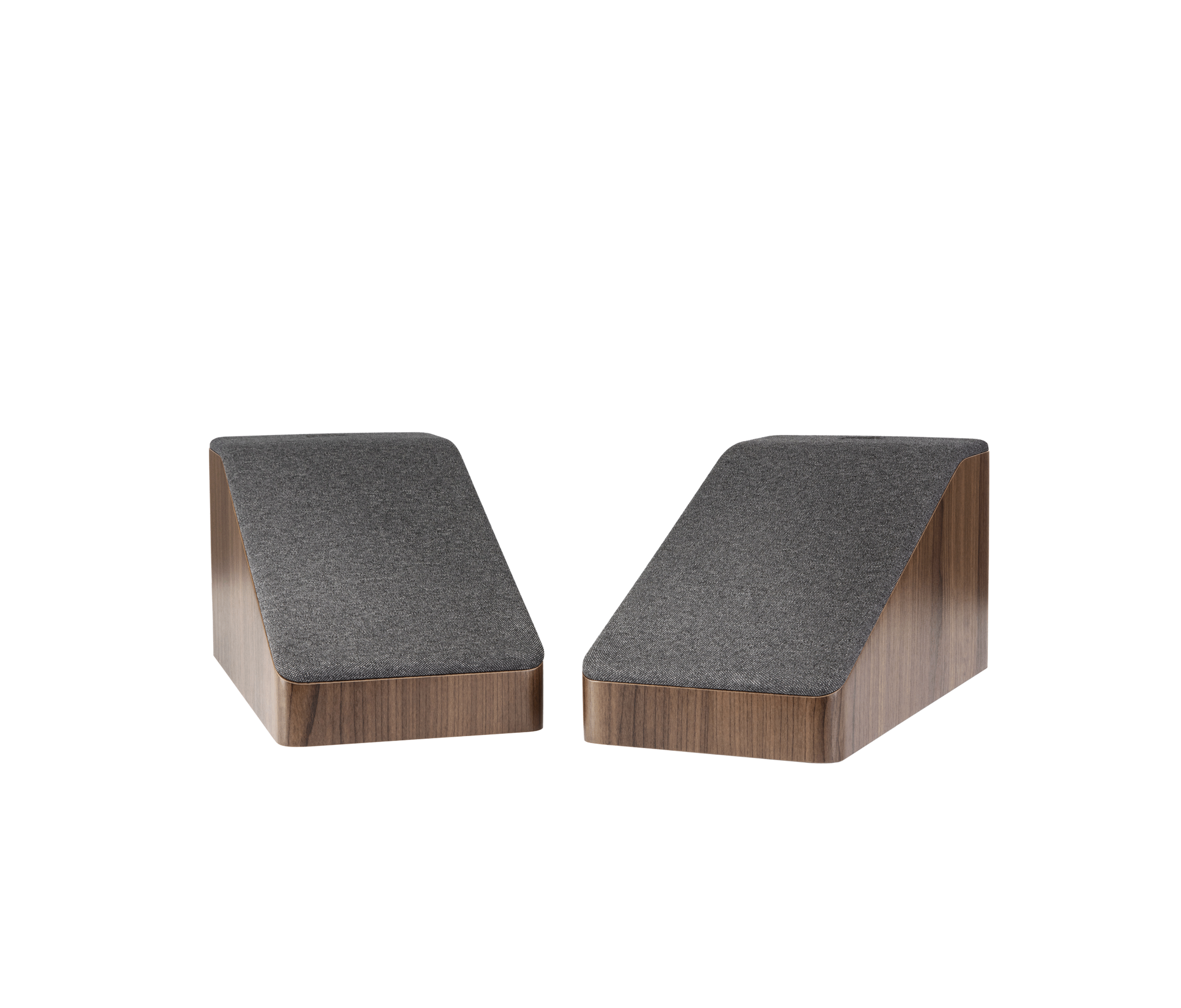 Boxe Polk Audio Reserve R900HT maro, vedere frontală, grile gri montate, pentru sistem Dolby Atmos.