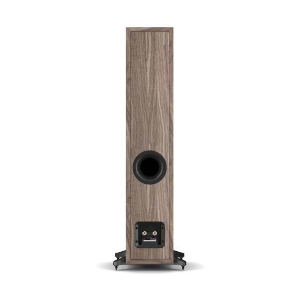 Spate boxă de podea Dali Sonik 5 culoare nuc, vizibil port bass reflex și conectori pentru cabluri audio.
