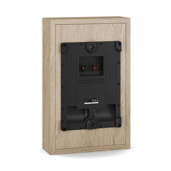 Dali Sonik ON-WALL boxă Natural Oak, vedere spate, borne conexiune roșu/negru și suport montaj perete
