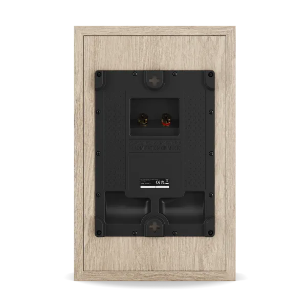 Vedere spate Dali Sonik ON-WALL boxă Natural Oak, panou montaj perete, borne difuzor roșu/negru