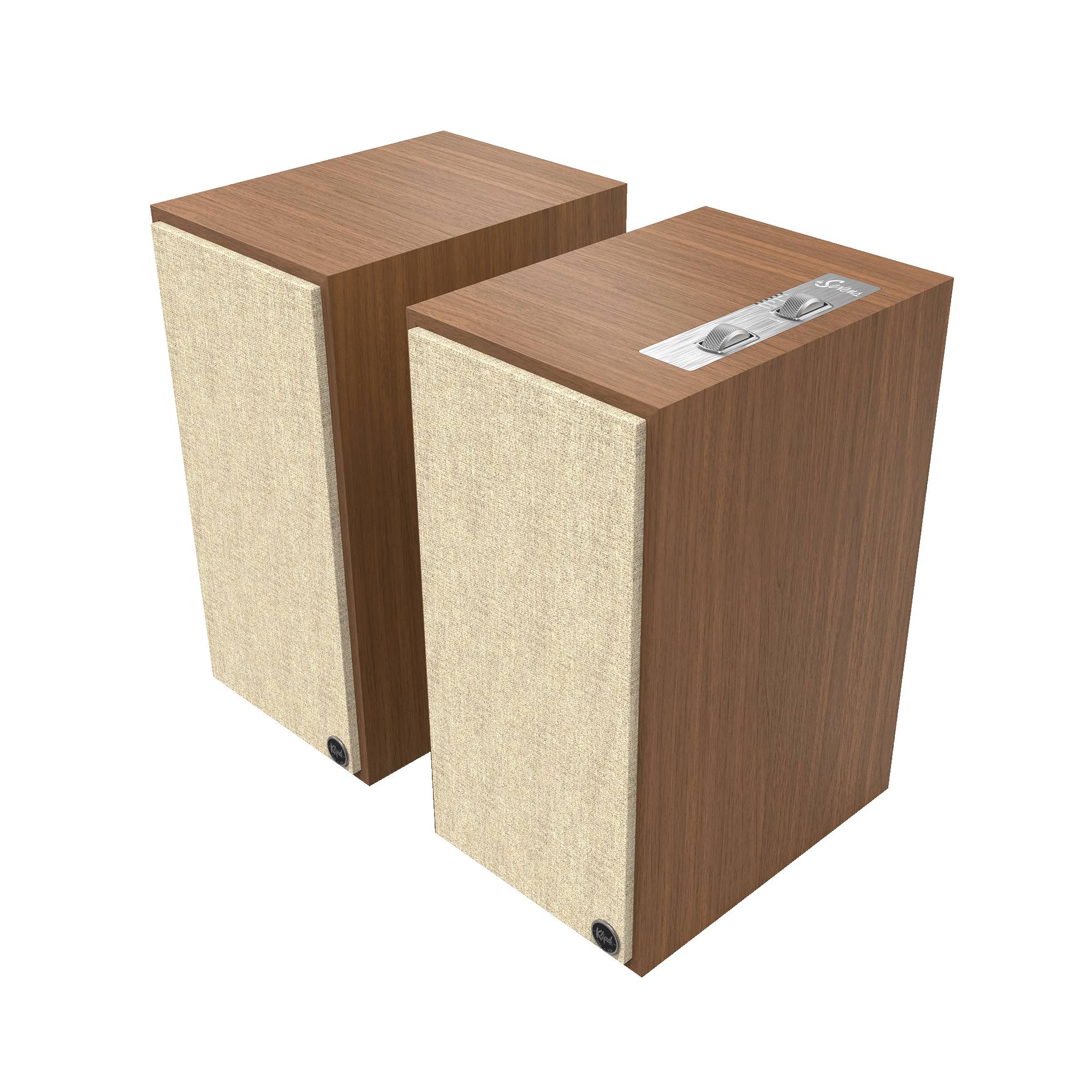 Boxe active Klipsch The Sevens culoare Walnut, vedere unghiulară cu grile frontale montate și panou de control superior vizibil.