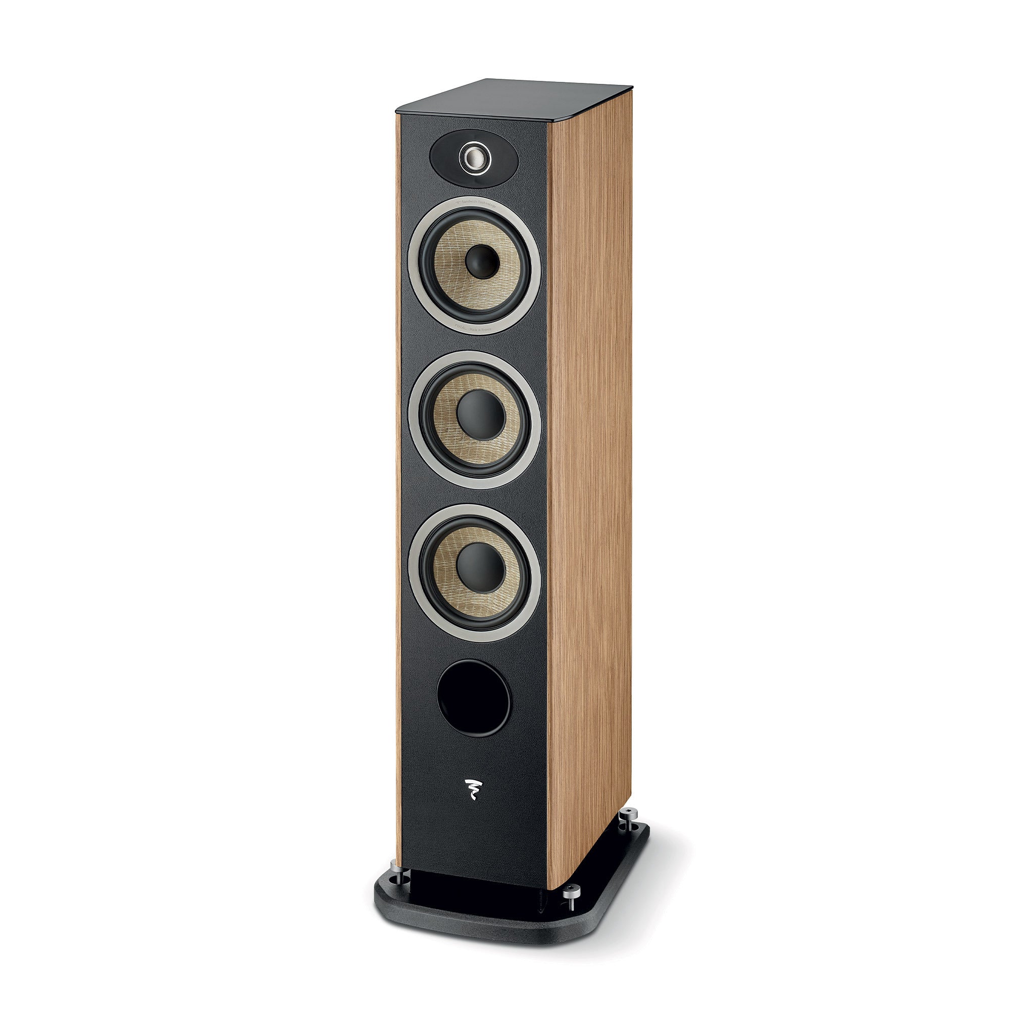 Boxa de podea Focal ARIA EVO X N2, culoare nuc, vedere din unghi de 34°, trei difuzoare vizibile.