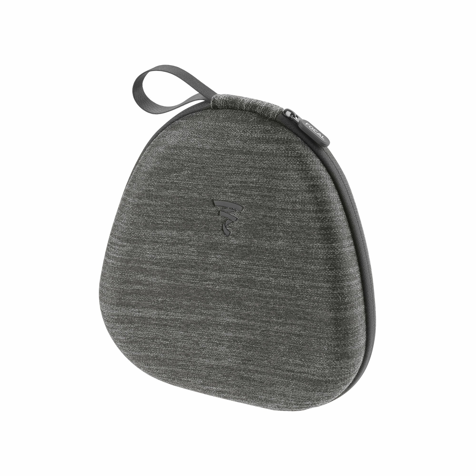 Husă gri textilă Focal Bathys Bluetooth, vedere laterală cu fermoar și logo Focal vizibil pe față.