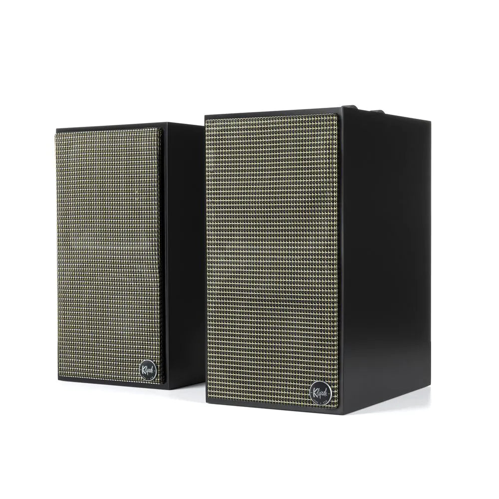 Boxe active Klipsch The Fives negre, vedere frontală ușor laterală, grile textile frontale vizibile.
