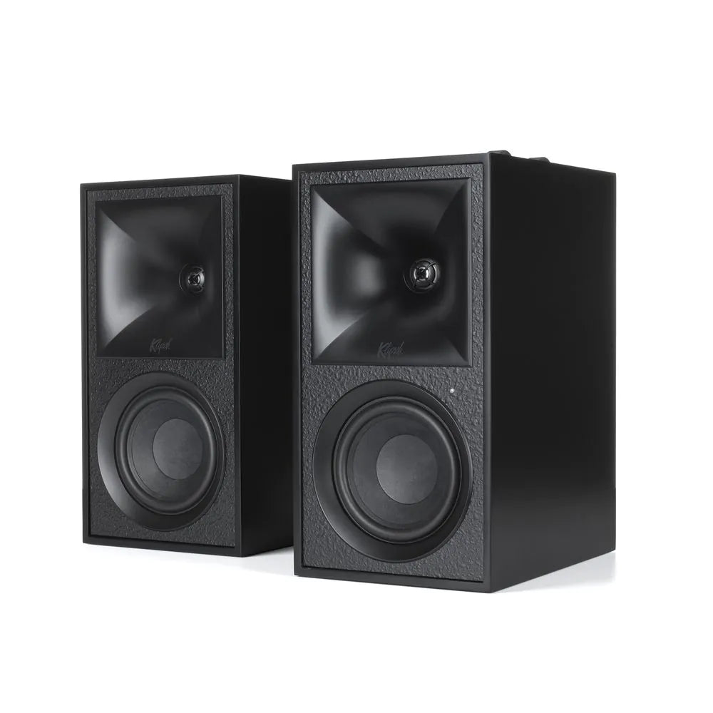 Boxe active Klipsch The Fives negre, vedere frontală oblică, difuzoare medii și tweetere vizibile.#color_black