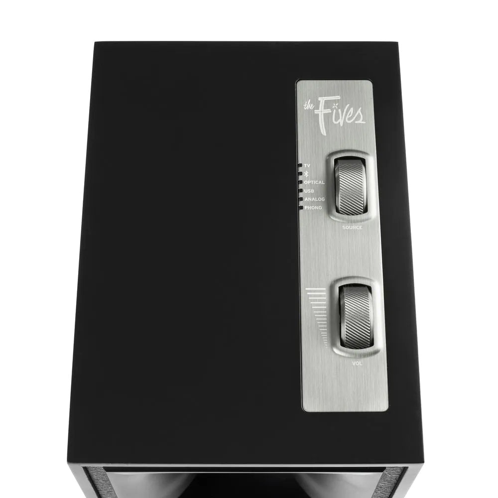 Boxă activă Klipsch The Fives neagră, vedere de sus cu butoane pentru volum și selectare sursă vizibile.