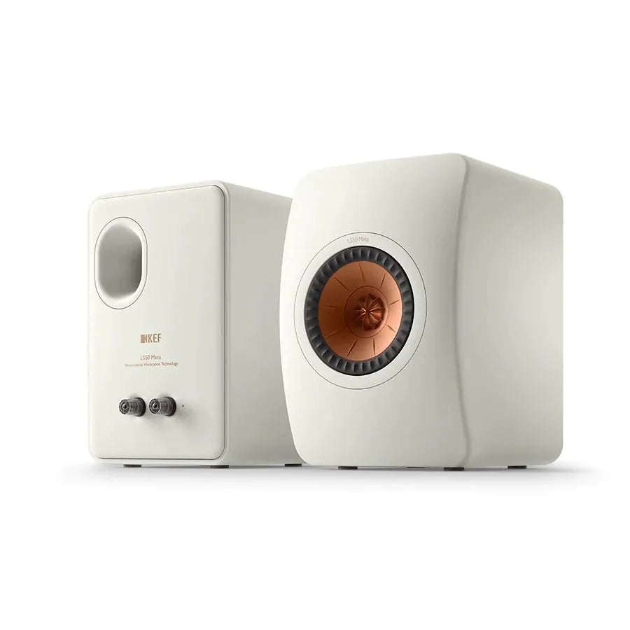 Boxe de raft KEF LS50 Meta albe, vedere frontală și din spate, difuzor Uni-Q cu con cupru vizibil.