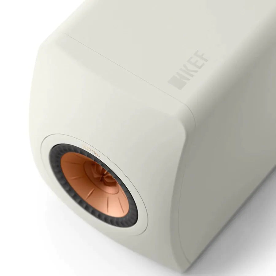 Boxă KEF LS50 Meta pasivă, vedere laterală sus, finisaj alb și difuzor Uni-Q cu con de cupru.