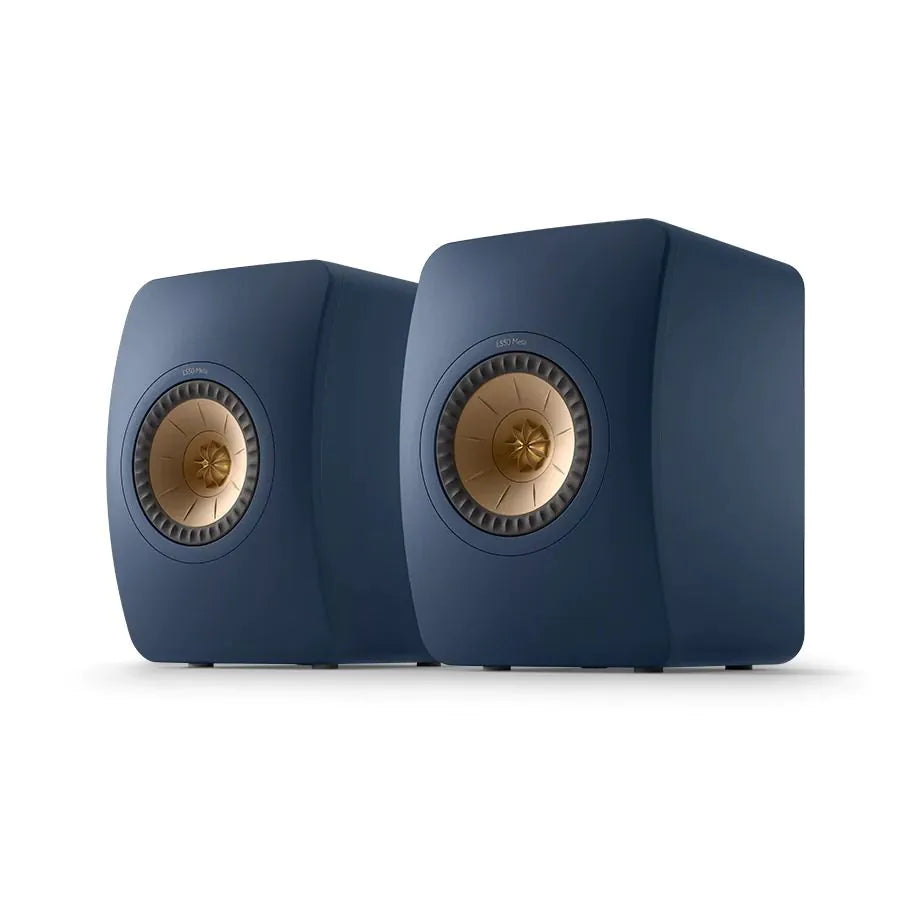 Boxe KEF LS50 Meta pasive bleumarin, vedere frontală ușor laterală, difuzor Uni-Q auriu vizibil.