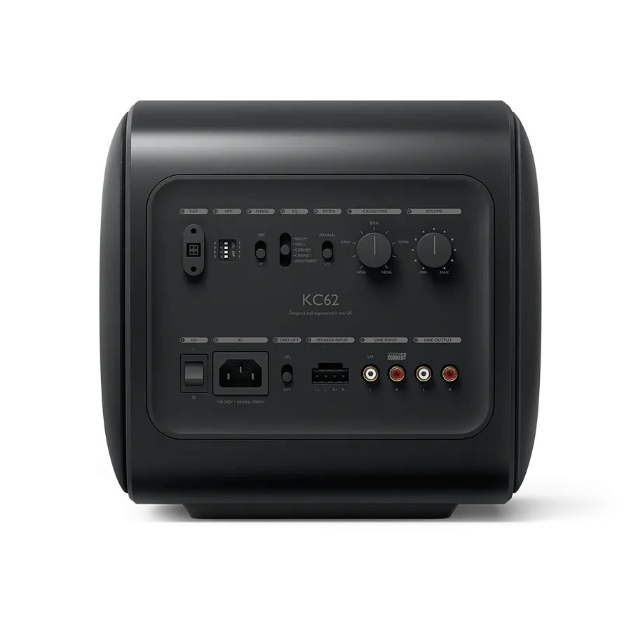 Spate subwoofer KEF KC62 Carbon Black, panou de control, intrări RCA, ieșiri, butoane volum și crossover.