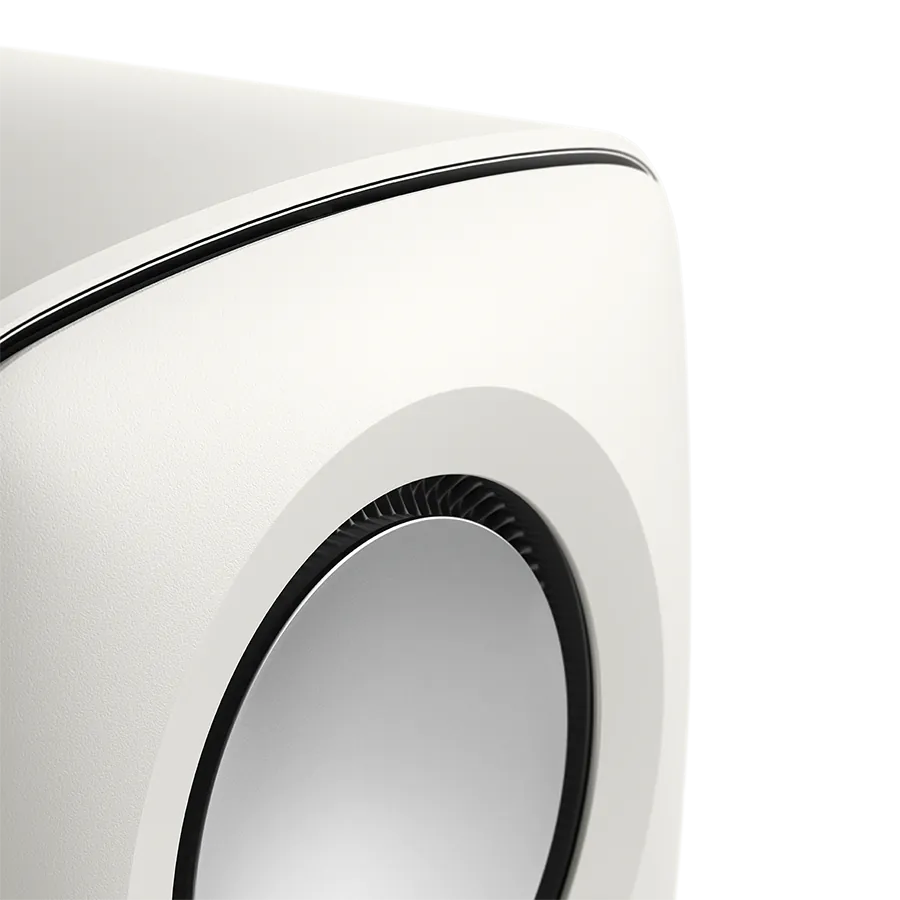 Detaliu lateral KEF KC62 Subwoofer mineral white, evidențiind difuzorul de 16.5 cm și finisajul mat.