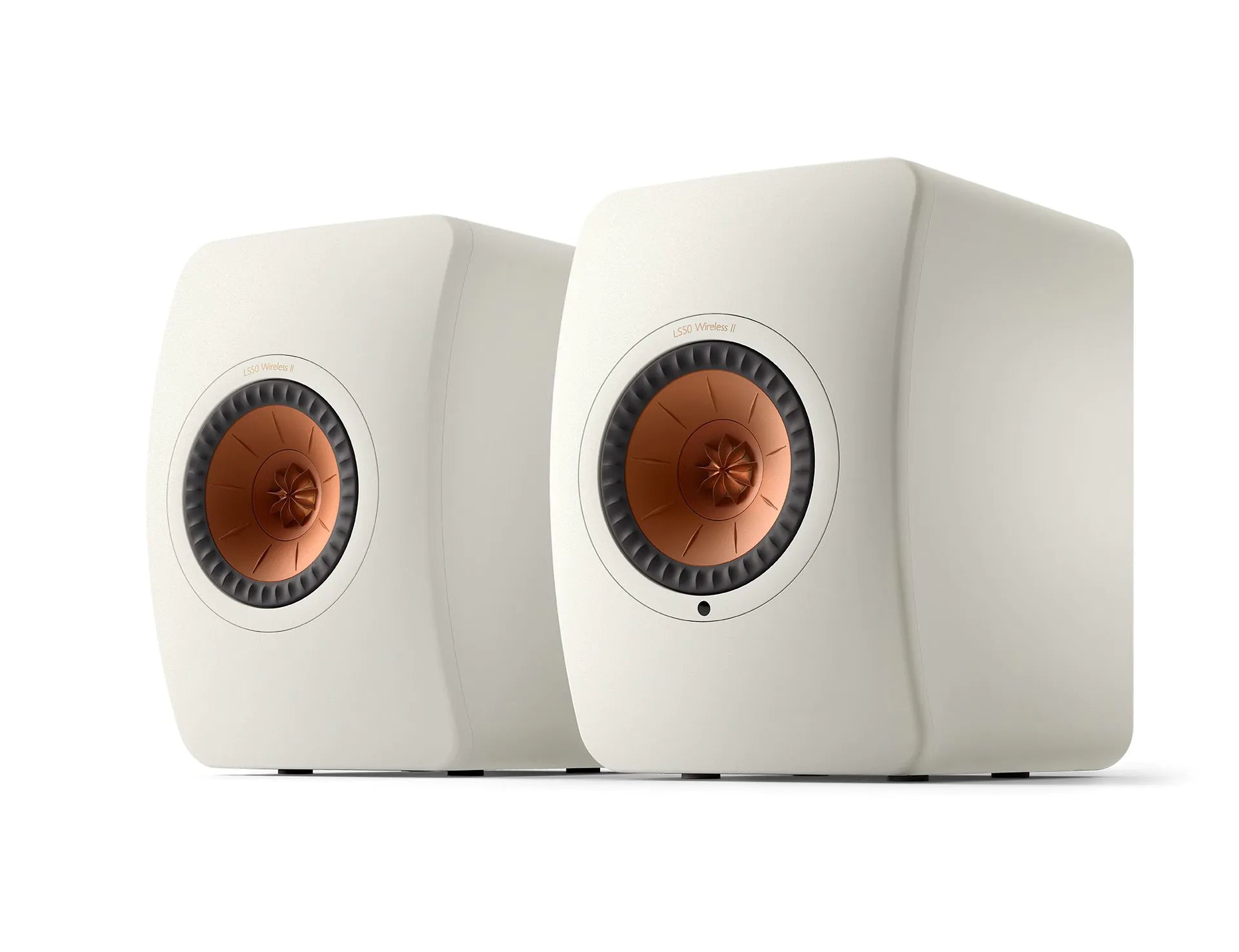 Boxe active KEF LS50 Wireless II culoare Mineral White, vedere frontală, difuzoare Uni-Q expuse.