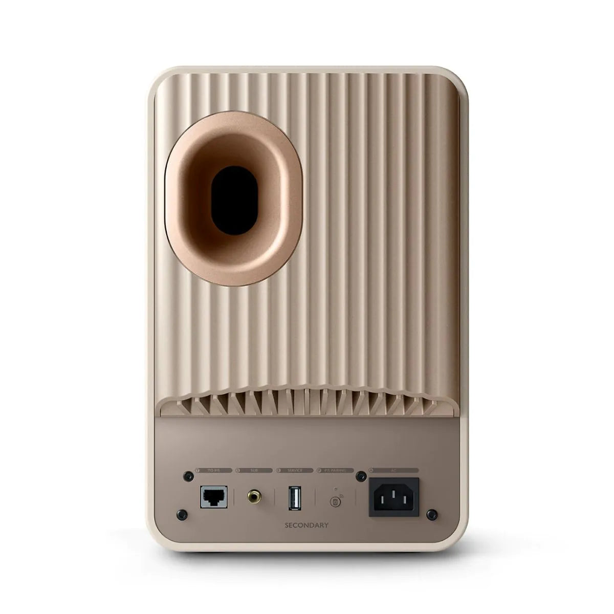 Spate boxă KEF LS50 Wireless culoare Sand, port bass reflex, port LAN, USB, AUX și alimentare.