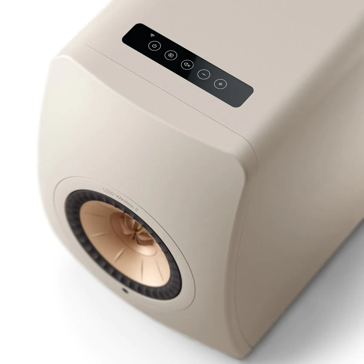 Boxă activă KEF LS50 Wireless II culoare Sand, vedere de sus cu panou tactil și difuzor Uni-Q frontal.