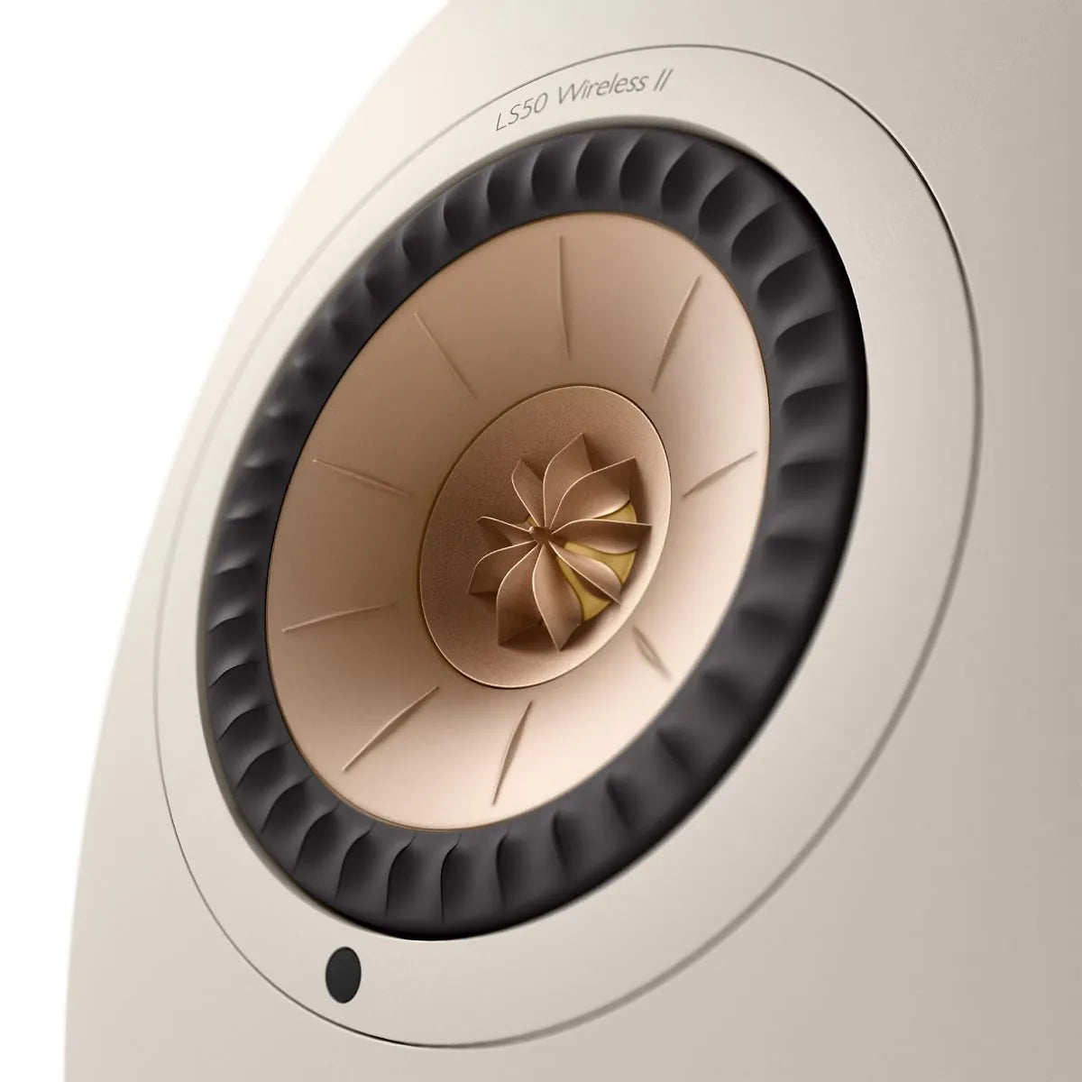 Boxă activă KEF LS50 Wireless II culoare Sand, vedere detaliată frontală cu driver Uni-Q vizibil.