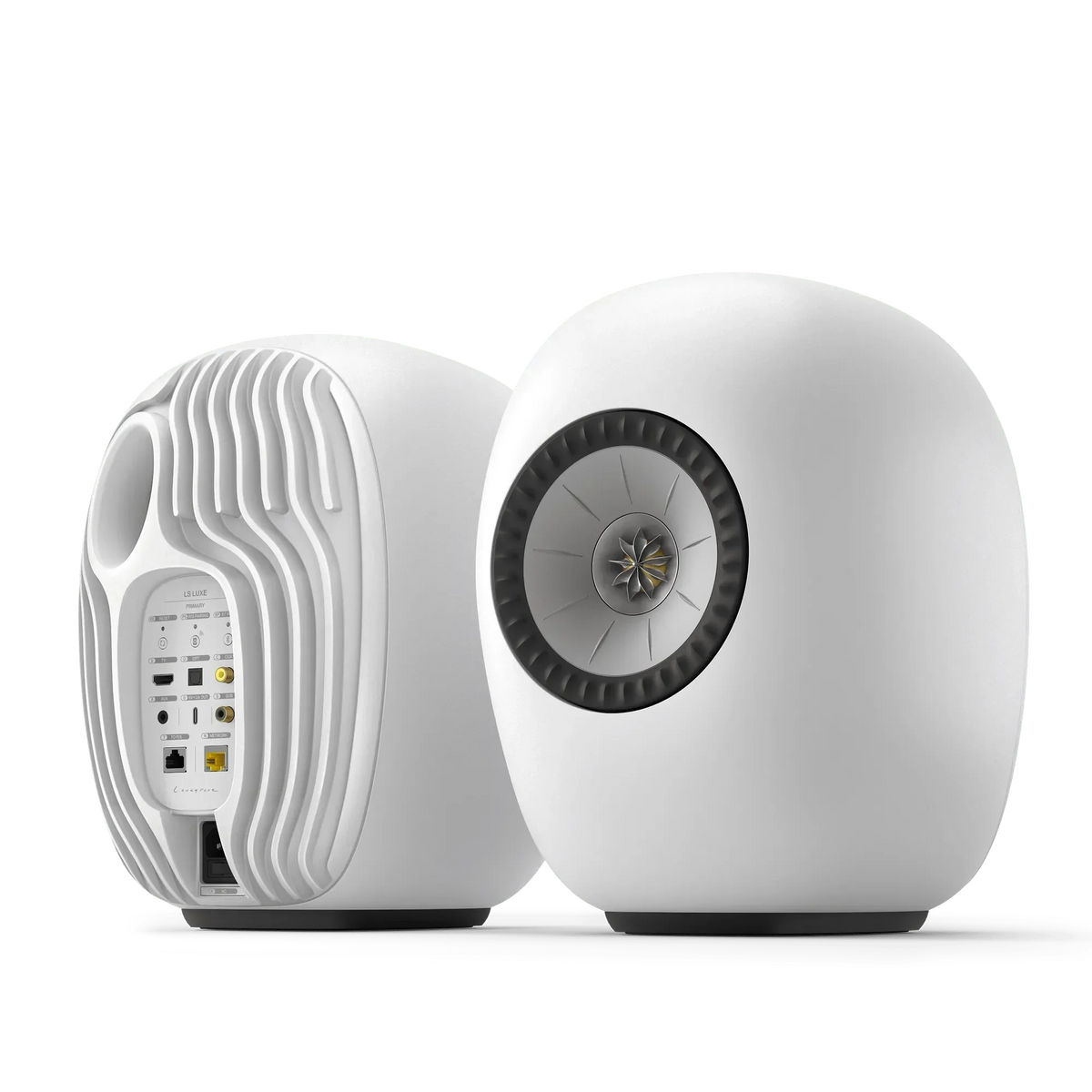 Boxe active KEF LS Luxe Mineral White, pereche, vedere frontală și din spate.