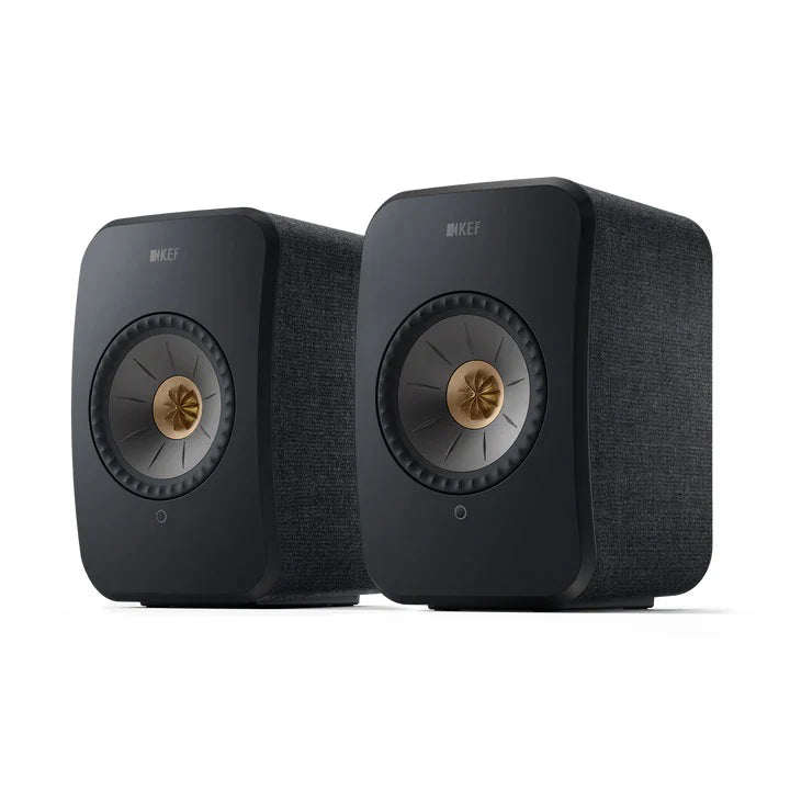 Boxe active KEF LSX II negre, vedere frontală și laterală, difuzoare Uni-Q vizibile, finisaj textil.#color_black