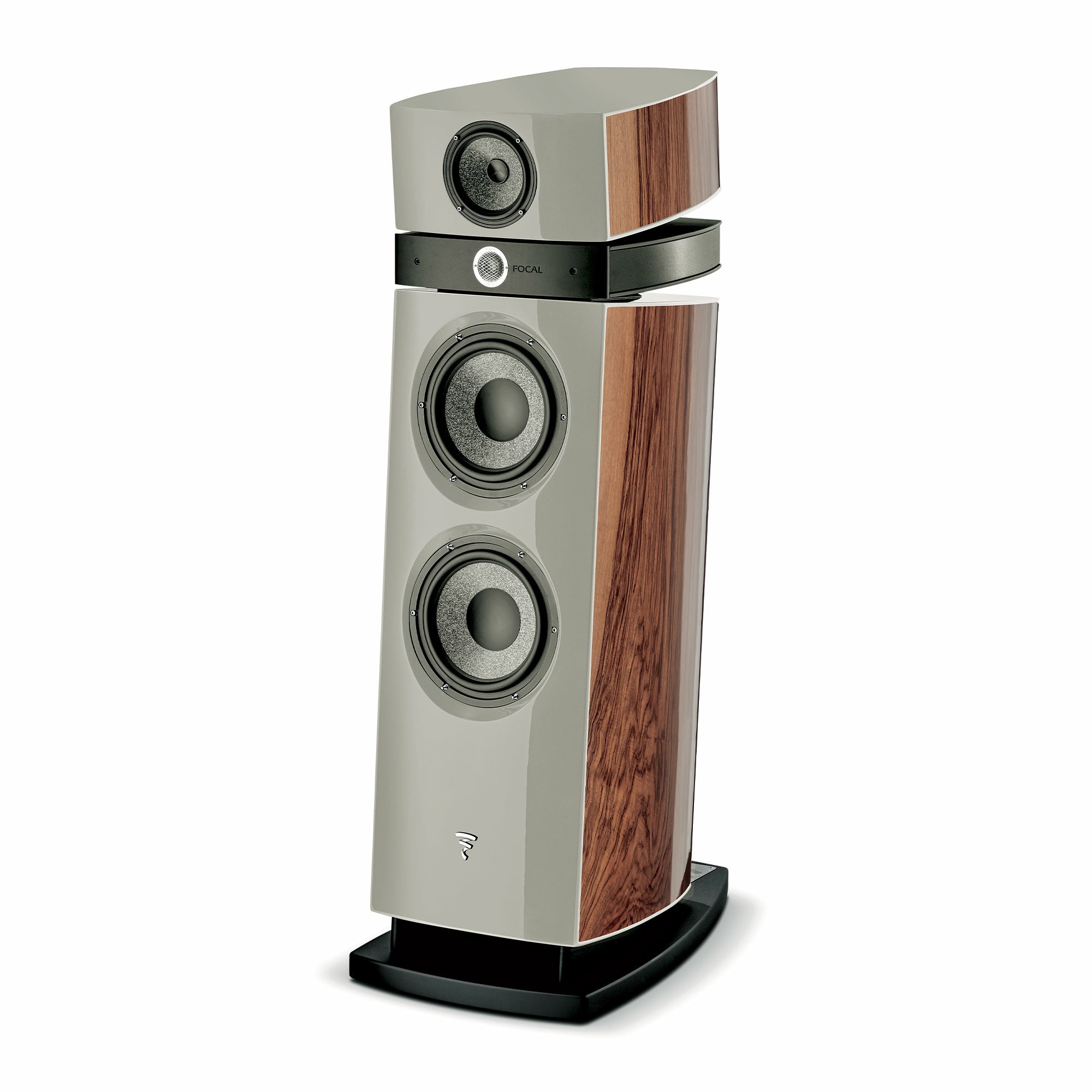 Focal Maestro Utopia Evo Boxe de podea, vedere din unghi de 34°, culoare nuc natural, două woofere.