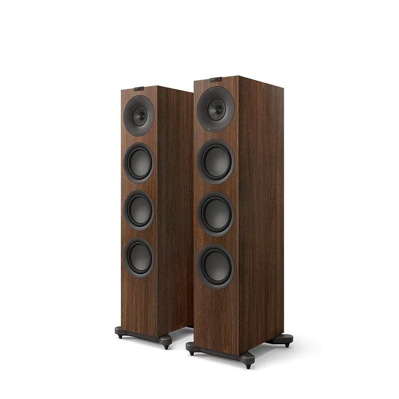 Boxe de podea KEF Q11 Meta culoare nuc, vedere frontală în perspectivă, 4 difuzoare vizibile pe fiecare.