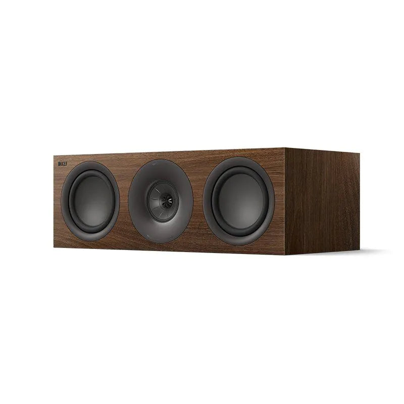 Boxă centrală KEF Q6 Meta culoare nuc, vedere frontală în perspectivă, cu trei difuzoare vizibile.