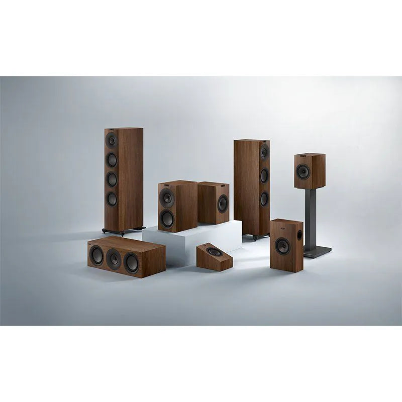 Boxe KEF Q7 Meta finisaj nuc, vedere frontală set complet Q Series cu difuzoare multiple vizibile.