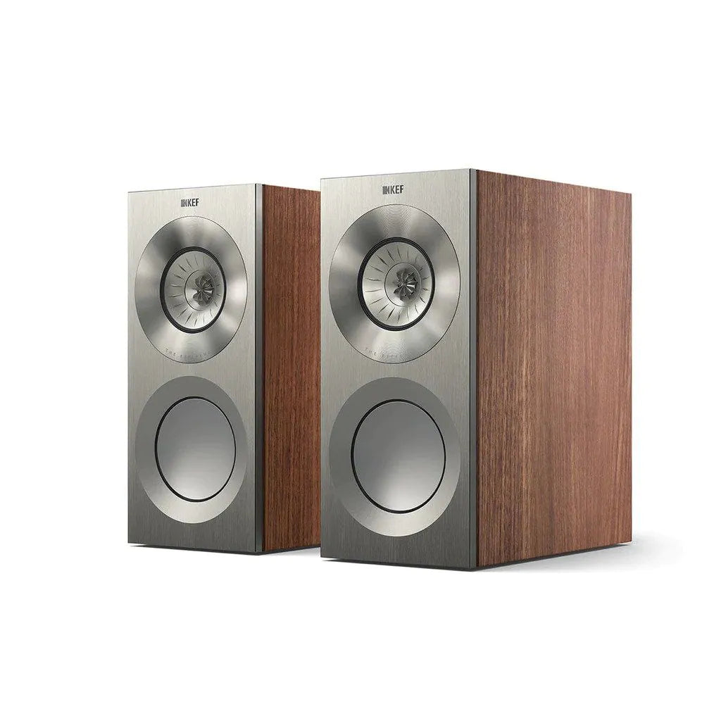 Boxe KEF Reference 1 Meta r15_1_1, vedere frontală, finisaj lemn, difuzoare Uni-Q și woofer vizibile.#color_walnut